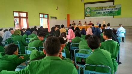 Camat Dongko Sambut Mahasiswa KKN IAIN Kediri